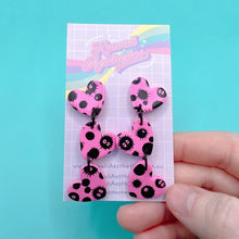 Load image into Gallery viewer, Pink and black soot sprite heart stud earrings
