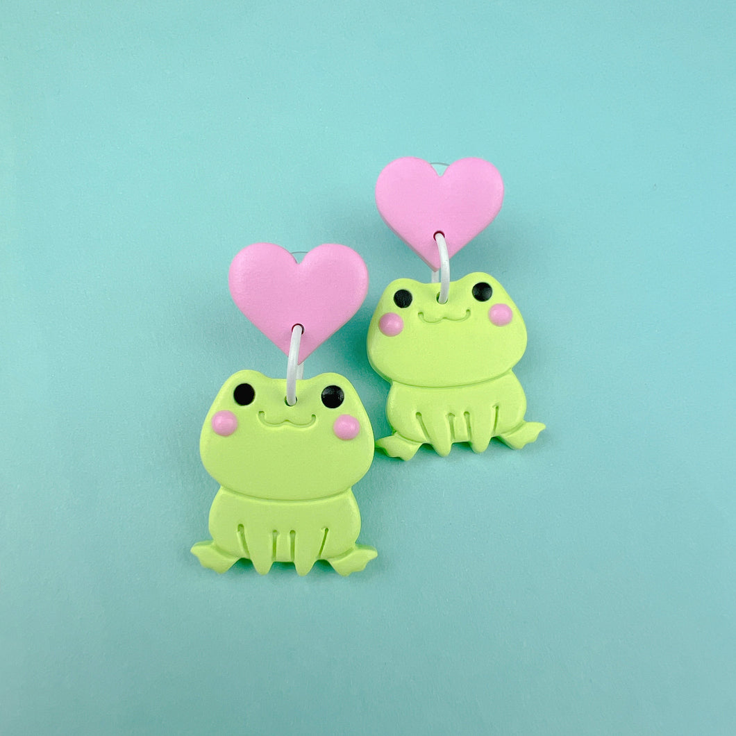 Green froggy stud earrings