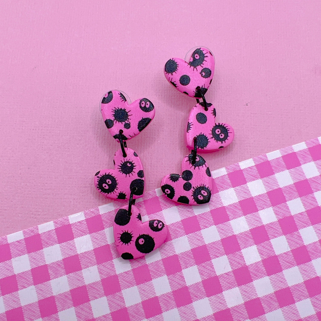 Pink and black soot sprite heart stud earrings